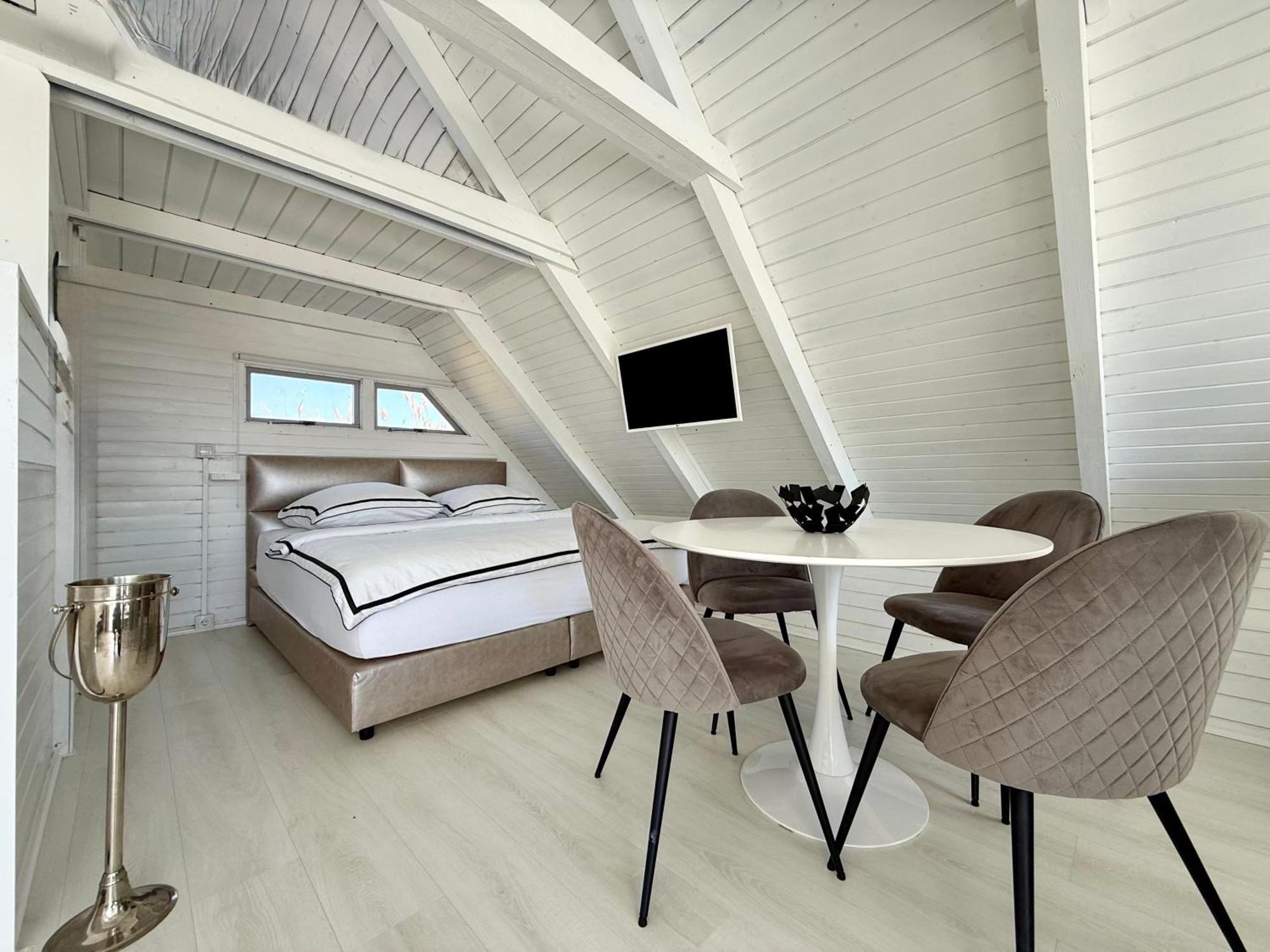 Seehuette Neusiedlersee - Strandhaus, Elektroboot Inklusive Руст Екстериор снимка